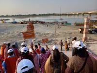Sharayu Arati by HH Swamiji at Naya Ghat, Ayodhya (23 March 2025)